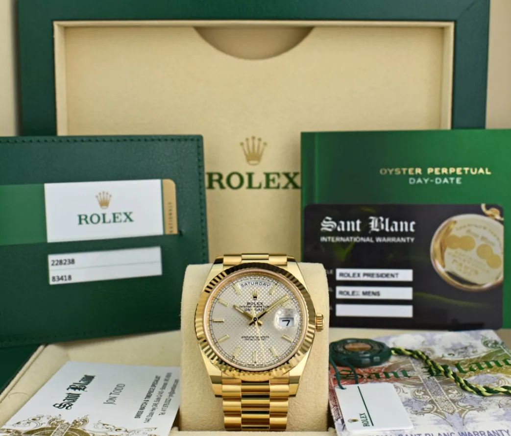 rolex_kt_gold_day_date__p_0.webp Men's Watches | President Dress Watches | Sant Blanc ROLEX 18kt Gold Day Date 40 President Silver Index Dial Model 228238